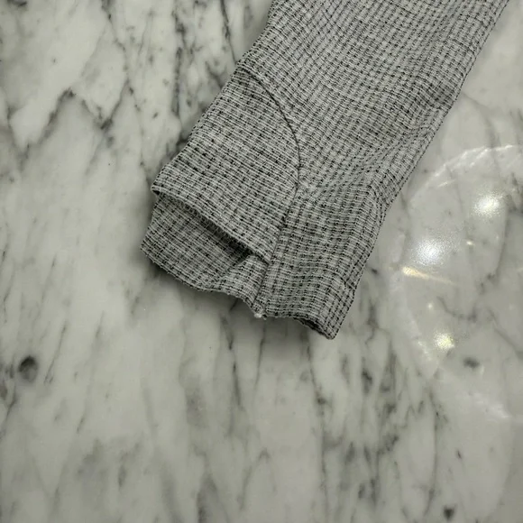 Athleta Grey Patterned Turtle Neck Pullover Top Medium NWOT Moisture Wicking - Picture 5 of 5